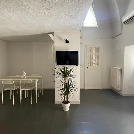 Grazioso E Caratteristico Bilocale Apartman Cursi